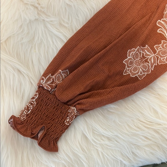 Floral Rust Top - Picture 3 of 4